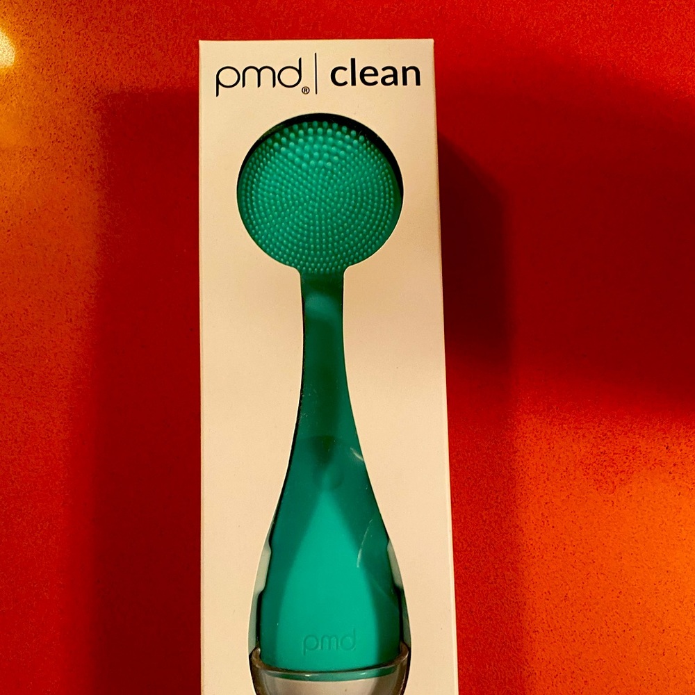 Pdm facial brush
